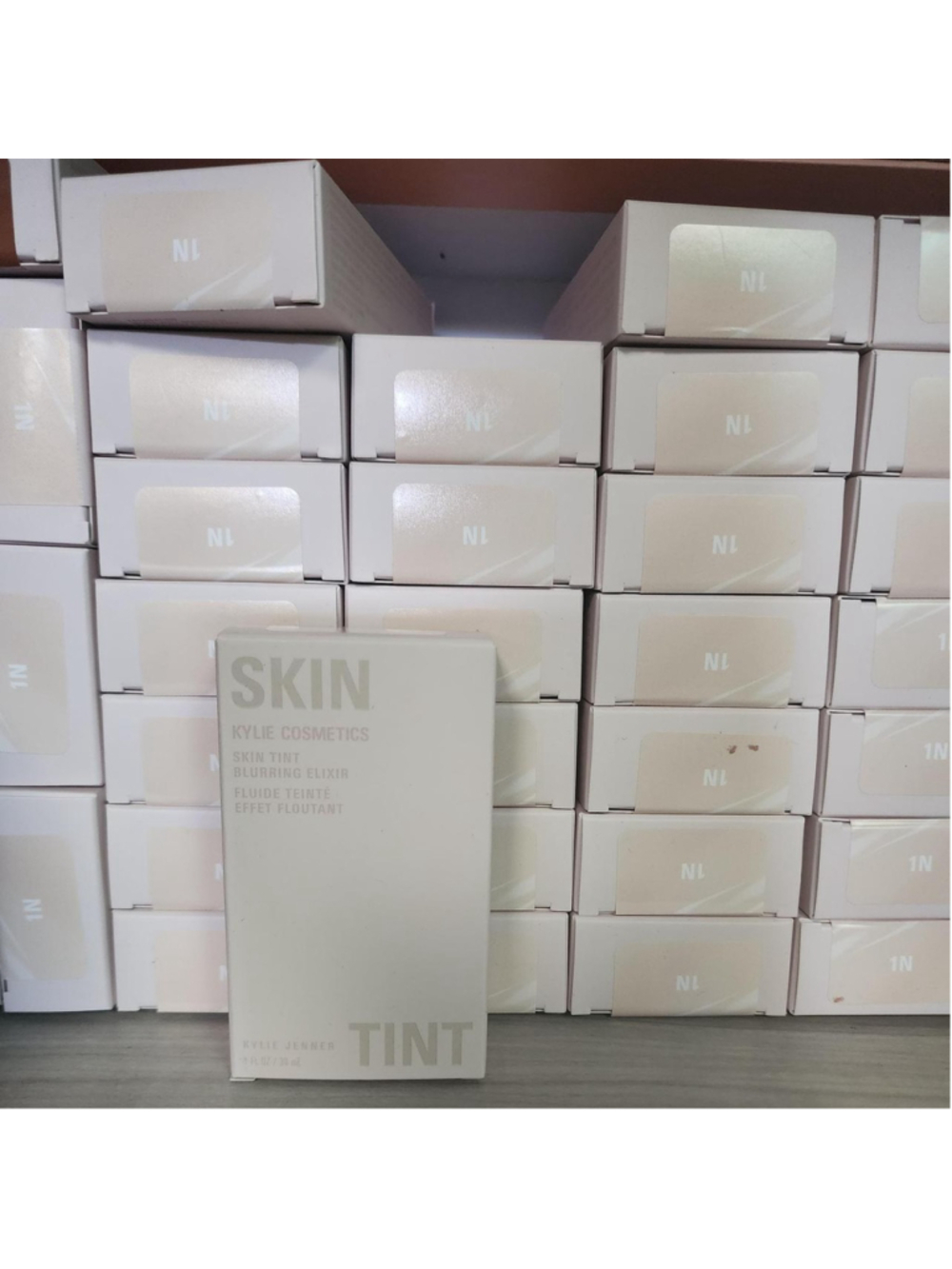 Kylie Skin Tint Blurring Elixir in shade 1N
#kylie #blurring